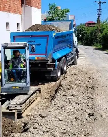 Yomra Mahallelerinde Yol Bakım ve Altyapı Çalışmaları Aralıksız Sürüyor