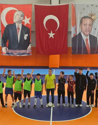 Kemalpaşa Ortaokulu’nda Spor Coşkusu: Şampiyon 7/B Sınıfı Oldu