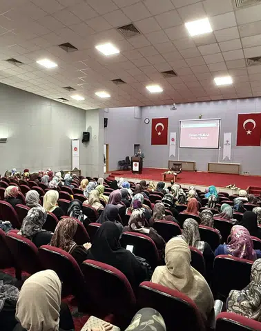 Ortahisar’da Yaz Kur’an Kursları Öncesi Öğreticilere Seminer