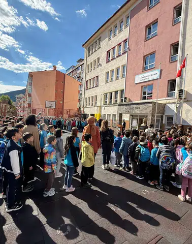 Artvin İl Millî Eğitim Müdürü Acar’dan Karadeniz Bakır İlkokuluna Ziyaret