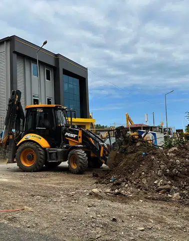 Arsin Belediyesi Fen İşleri Ekipleri İlçe Genelinde Çalışmalarını Sürdürüyor