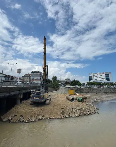 Haçkalı Baba Kavşağı’nda Çalışmalar Başladı: Akçaabat Trafiğine Nefes Aldıracak Proje Hayata Geçiyor