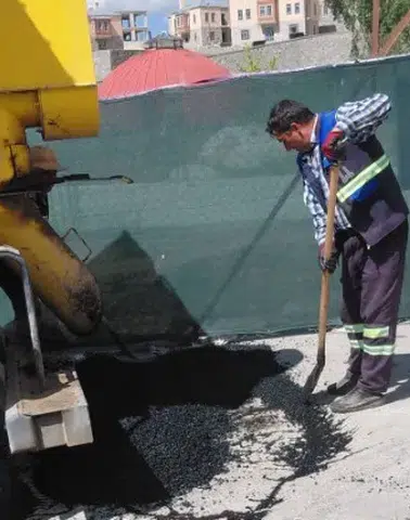 Erzurum Büyükşehir Belediyesi'nden Tebrizkapı Kavşağı'nda Asfalt Yama Mesaisi