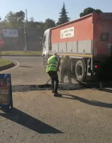 TİSKİ'den Bozulan Yollara Hızlı Müdahale: Altyapı Sonrası Onarımlar Gecikmiyor