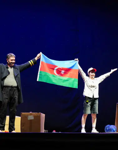 Akçaabat'ta Nahçıvan Devlet Tiyatrosu Rüzgarı: Gemi Batır Büyük Beğeni Topladı