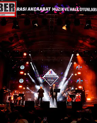 Akçaabat Belediyesi Şehir Orkestrası Festival Sahnesinde Müzik Ziyafeti Sundu