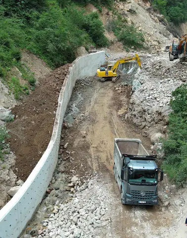 Trabzon Arsin'de Taşkın Riskini Azaltacak Çalışmalar Sürüyor