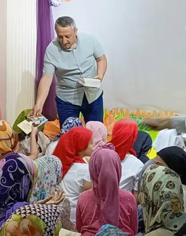 Rize'de Yaz Kur'an Kursu Öğrencilerine Kitap Hediyesi