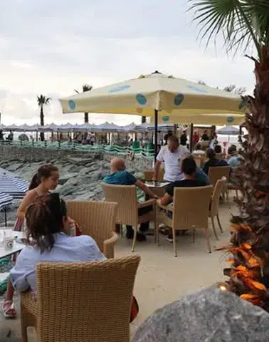 Arhavi'de Yeni Sosyal Yaşam Alanı Hizmete Açıldı! Lazbükü Restoran ve Plaj Konseptiyle Kapılarını Açtı