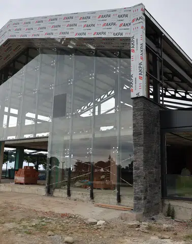 Arhavi Sahilindeki Sosyal Tesis Projesinde Çalışmalar Aralıksız Sürüyor