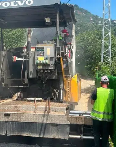 Yomra Yokuşlu Mahallesi'nde Asfalt Çalışmaları Sürüyor
