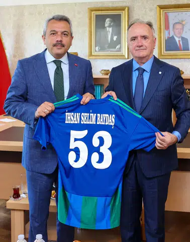 Vali Baydaş'tan Çaykur Rizespor Başkanı Ali Zeki Saruhan'a Hayırlı Olsun Ziyareti