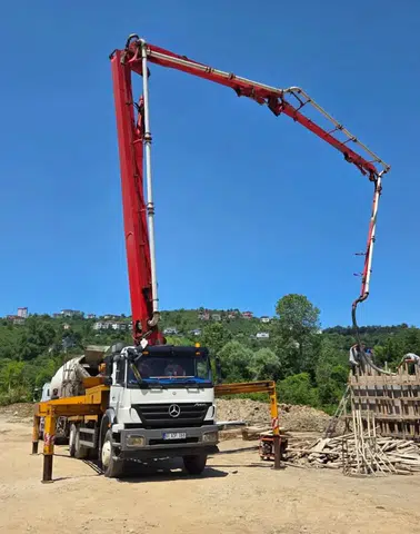 Arsin'de Fen İşleri Ekipleri İlçe Genelinde Çalışmalarını Sürdürüyor