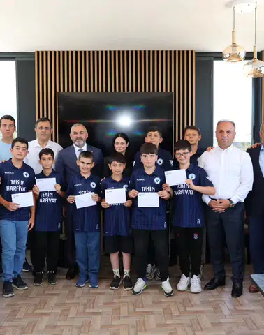 Arsin'de Şampiyon Sporcular ve Türkiye Birincisi Hafız Ödüllendirildi