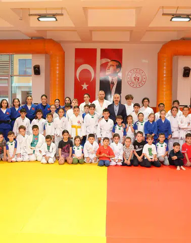 Başkan Rahmi Metin, Yaz Spor Okullarındaki Minik Sporcularla Buluştu