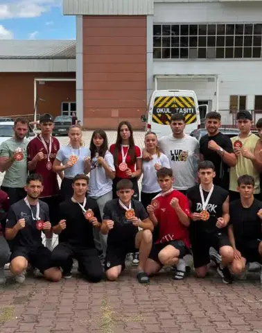 Trabzonlu Sporculardan Türkiye Kick Boks Şampiyonası'nda Büyük Başarı