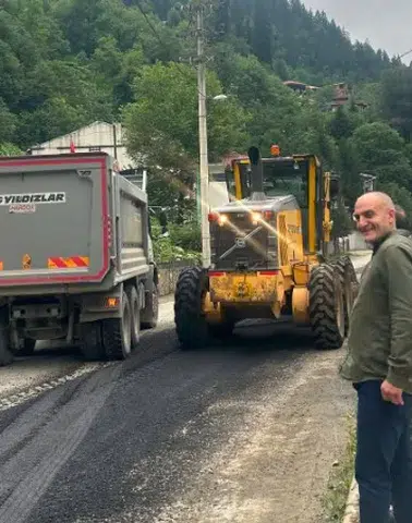 Çamlıhemşin'de Doğalgaz Altyapısı ve Asfalt Çalışmaları Eş Zamanlı Sürüyor