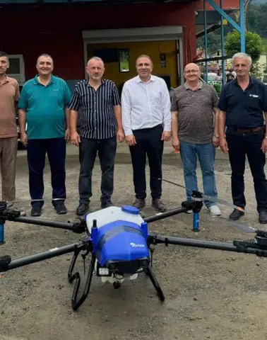 Hayrat'ta Çay Bahçelerine Drone Desteği! Üreticinin Yükü Hafifledi