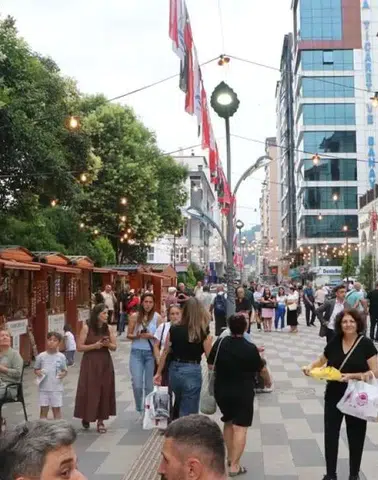 Hopa'da Ticaret ve Sanayi Odası Ekonomi Sokağı açtı