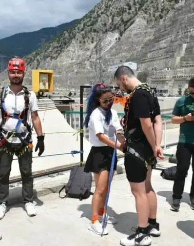 Deriner Barajı'nda Adrenalin Dolu Anlar: Türkiye’nin İkinci En Yüksek Barajında Macera Rüzgarı Esti!