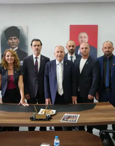 Ümit Özdağ’ dan Zafer Partisi Rize İl Başkanlığı’na Ziyaret