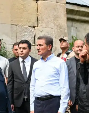 Erzurum Valisi Aydın Baruş Tarihi Taş Camii’yi İnceledi