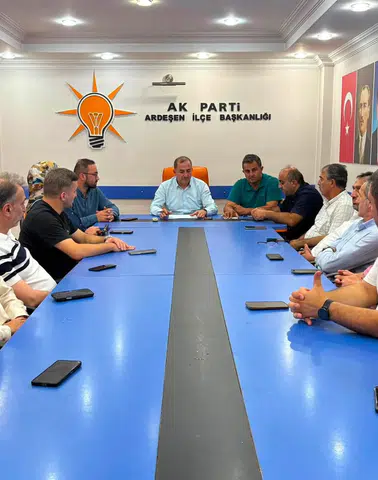 AK Parti Ardeşen Teşkilatı Haftalık Toplantısını Gerçekleştirdi