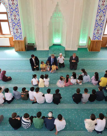 Artvin Valisi Ergün’den Yaz Kur’an Kurslarına Ziyaret