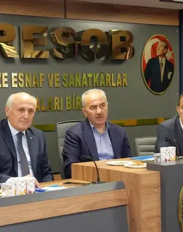 Başkan Rahmi Metin, Rize Esnafıyla Bir Araya Geldi: Devam Eden ve Yeni Projeleri Anlattı