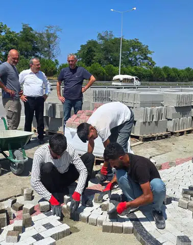 Başkan Koçal, Kirazlık Yeni Mahalle'deki Cami Çevresi Düzenleme Çalışmalarını İnceledi