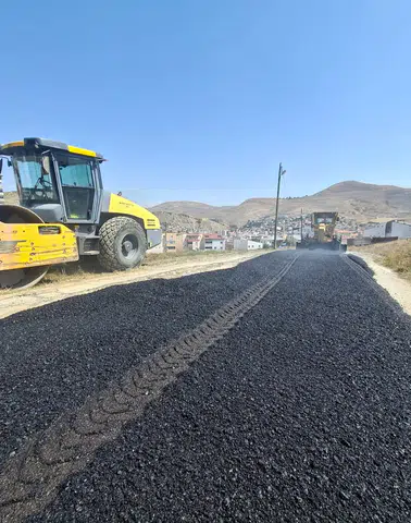 Bayburt’ta Asfalt, Kaldırım ve Park Çalışmaları Sürüyor