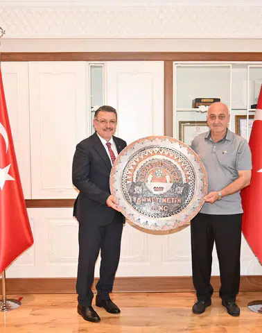 Sürmenespor Yönetiminden Başkan Ahmet Metin Genç’e Teşekkür Ziyareti