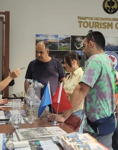Trabzon Büyükşehir'in Turizm Ofisleri Bir Ayda 3 Bin 168 Turiste Rehberlik Etti