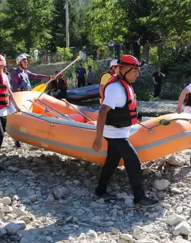 Tarihi İspir Panayırı’nda Çoruh’un Coşkusu Rafting Yarışlarıyla Zirveye Taşındı
