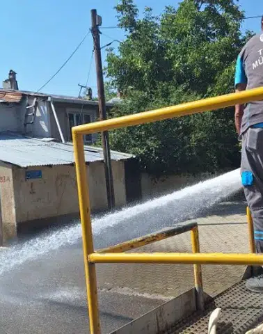 Oltu’da Temizlik Seferberliği: Şendurak Caddesi Baştan Sona Yıkanıyor