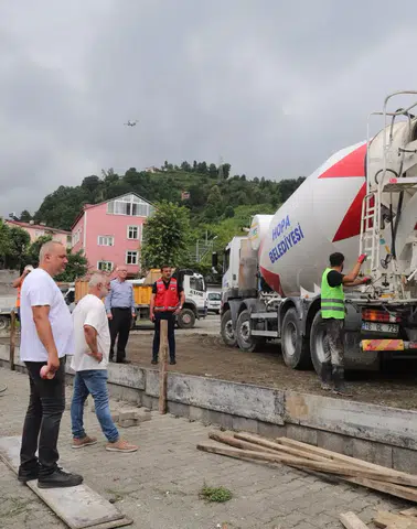 Hopa'da Sugören Mahallesi'ne Yeni ve Güvenli Çocuk Parkı Yapılıyor