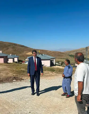 Başkan Şenol Polat Ovacık Mahallesi’ndeki Kilit Parke Çalışmalarını İnceledi