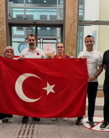 Avrupa’dan 3 Madalyayla Döndü: Rize’nin Gururu Meryem Kandemir