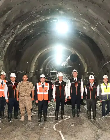 Kırık Tüneli'nde Çalışmalar Hızla İlerliyor: Erzurum-Rize Yolu 33 Kilometre Kısalacak