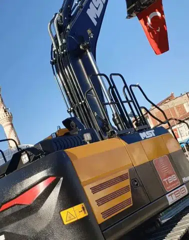 Çat Belediyesine Yeni Ekskavatör Kazandırıldı