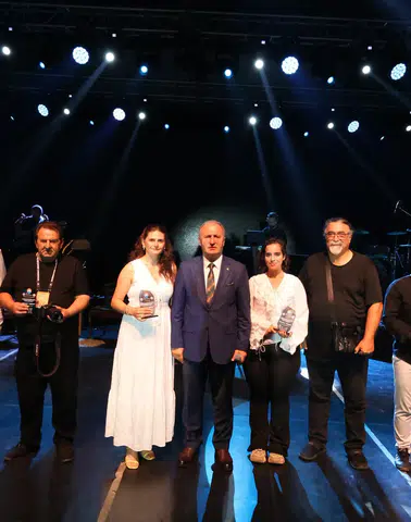 Arhavi’de Festival Dayanışmayla Yaşatıldı: Destekçilere Plaket Takdim Edildi