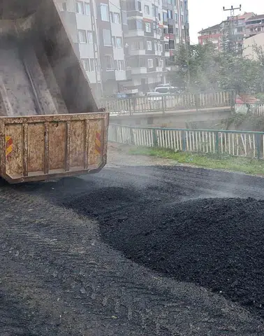 Arsin’de Fen İşleri Ekipleri Sahada: Çalışmalar Hız Kesmeden Sürüyor