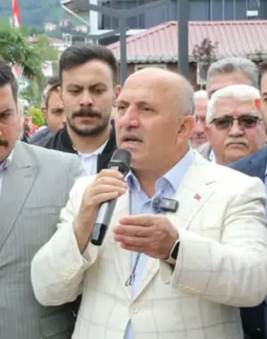 Çayeli'de Ahmet Mesut Yılmaz Sosyal Tesisleri Açıldı: 65 Sanatçının Çaydanlık Sergisi Ziyarete Açık