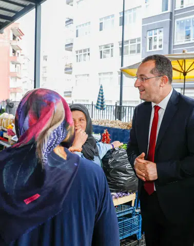 Başkan Ekim, Salı Pazarı’nda Esnaf ve Vatandaşlarla Buluştu
