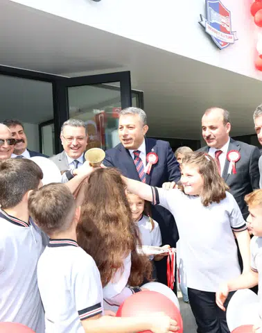 Trabzon’da ilk ders zili çaldı: Başkan Genç, Eğitimde güçlü yol alacağız