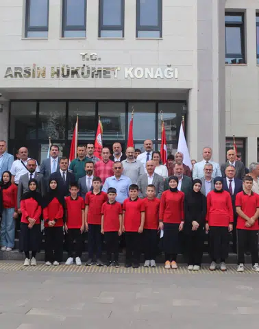 Arsin’de İlköğretim Haftası Çelenk Töreniyle Başladı