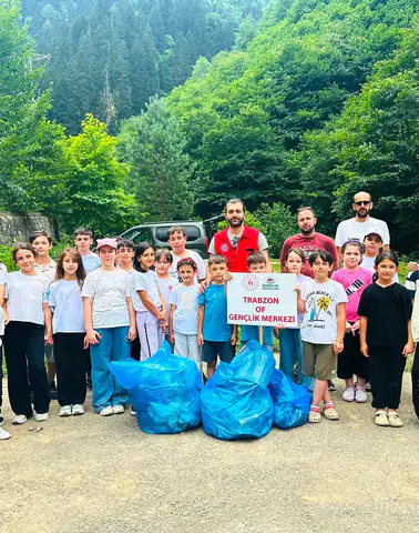 Of Gençlik Merkezi’nde Çocuklardan Çevre Temizliği