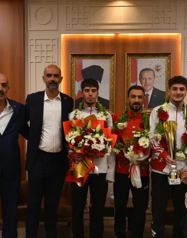 Erzurum’da Dünya Şampiyonu Berat Önal’a Coşkulu Karşılama