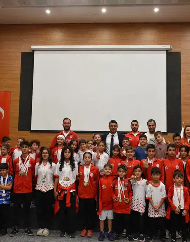 Erzurum’da Short Track Ailesiyle Gelecek Hedefleri Konuşuldu