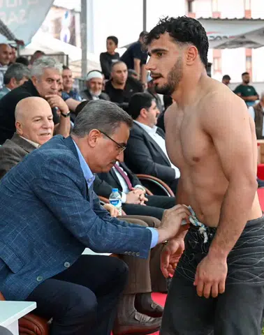 Vali Baruş, Büyük Pasinler Karakucak Güreşleri'ne Katıldı